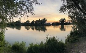 Woodlakes Country Park